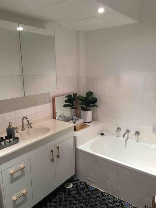 Appartamento Harbourside Style, 2 Bed, A/C, Pool -Elizabeth Bay Sydney Esterno foto